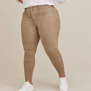 Torrid High Rise Snake Print Jegging Size 24T